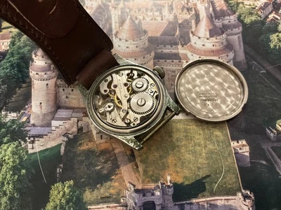 Montre militaire étanche Suisse «Big crown -cadran tropical marron vers 1940 - Photo 1/4