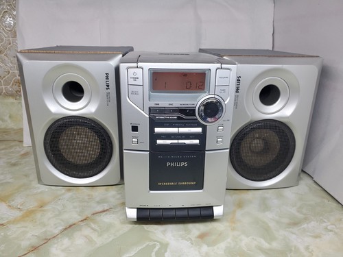 Cinture Nuove Cinture Vintage Anni 2000 Phlips AM-FM Radio/CD/Cassetta Modello MC-110/37 ~LEGGI - Foto 2 di 24