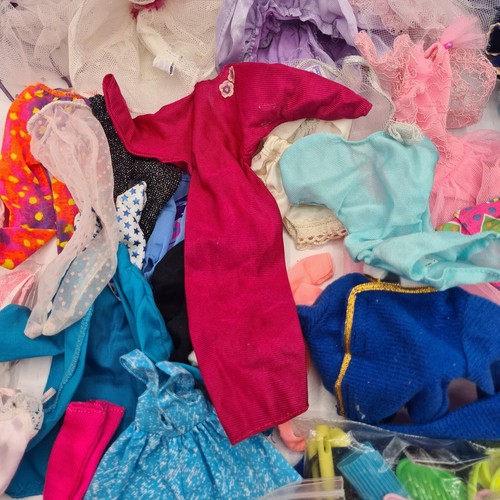 Mixed Lot Genuine & Copy Barbie & Ken W/ Accessories - Picture 3 of 15