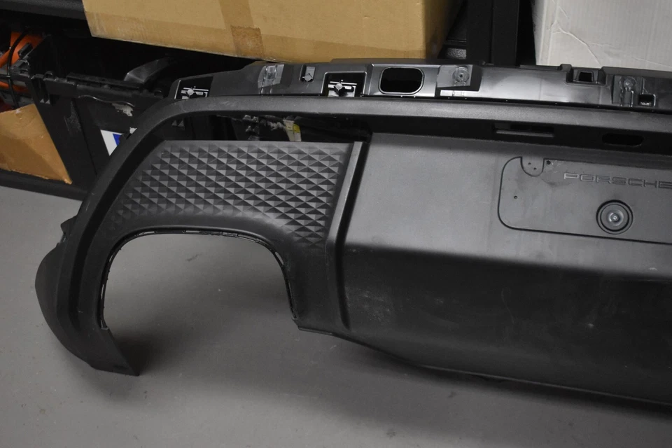 Alerón inferior trasero Porsche Macan S 2016-2021 OEM de fábrica Foto 2 de 4