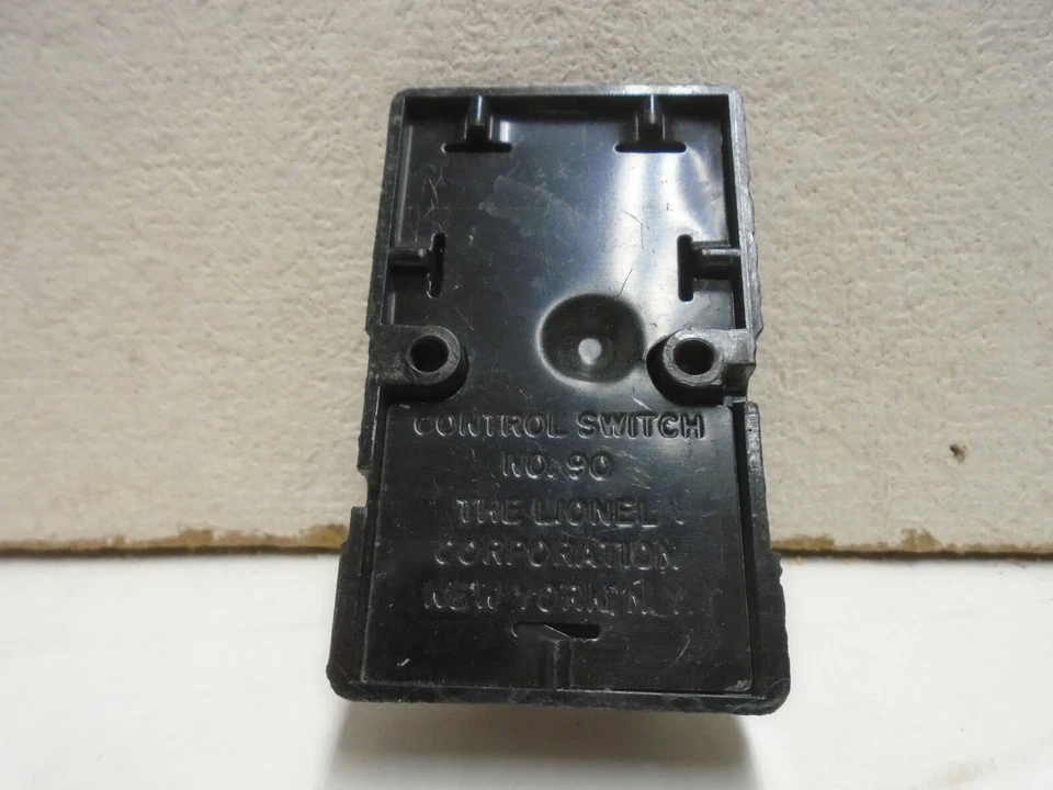 ORIGINAL 1950'S LIONEL #90 PUSH BUTTON CONTROL SWITCH IN NEAR MINT CONDITION - Image 3 of 3