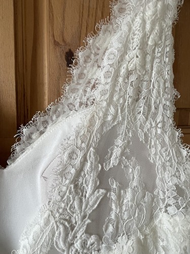 Pronovias Kaur Size 16 Ivory Lace Wedding Dress - Unaltered & Unworn - Picture 12 of 15