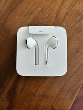 Apple EarPods Lightning Connector NWT