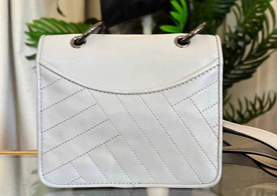 罕见!! 正品 Tory Burch 灰色和枪金属小号 Fleming 单肩包 — 第 3/4 张图片