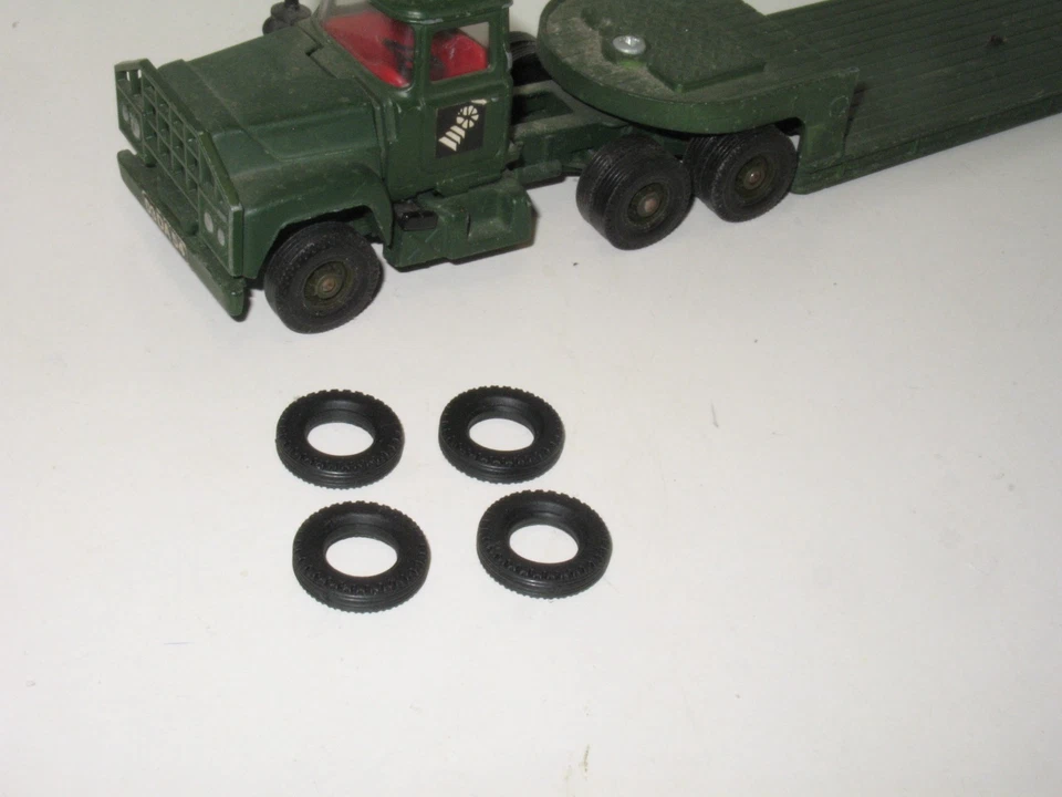 C34 CORGI, X 4 Tires For Truck After 68, MACK, FORD.. 20/11 - Image 4 of 4