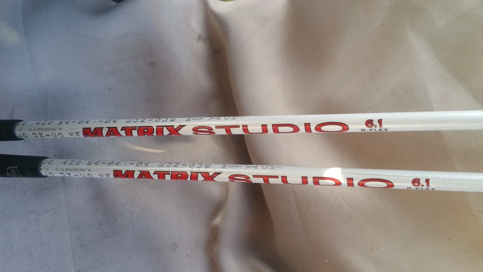 Wilson Staff D100 P & S Wedges - Graphite 6.1 'R' Flex - Image 2 of 4