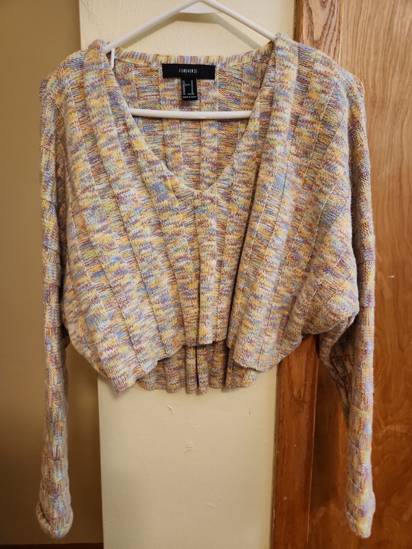 Women's Forever 21 size M v-neck long sleeve cropped pastel knit sweater
