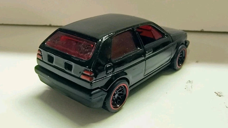 Matchbox VW Golf GTI 1:64 - Immagine 3 di 4