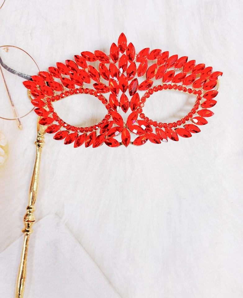 Máscara de mascarada dorada, máscara de cristal rojo rubí, máscara de boda de mascarada, máscara de palo Foto 2 de 4