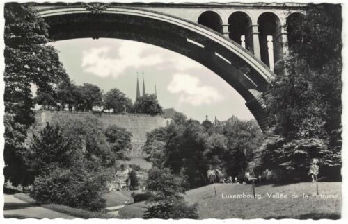 Real Photo Postcard Luxembourg Vallee de la Petrusse - Picture 1 of 2