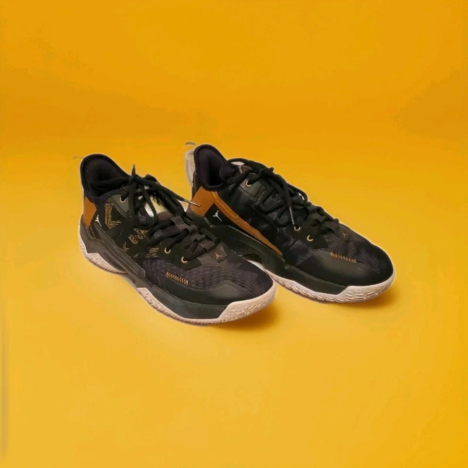 Zapatos de baloncesto Jordan One Take 2 para hombre talla 10,5 negros metálicos dorados CW2457-007 Foto 2 de 4