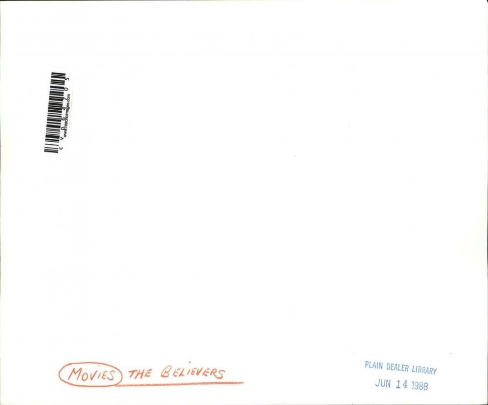 1988 Press Photo Helen Shaver & Martin Sheen in The Believers ...