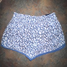 DSG Girl's Mid Rise Stride Run Shorts, Large, Blue White Pattern