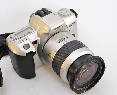 MINOLTA Dynax 404si + AF Zoom 28-80mm I 35mm Film Analog Spiegelreflex   (8422)