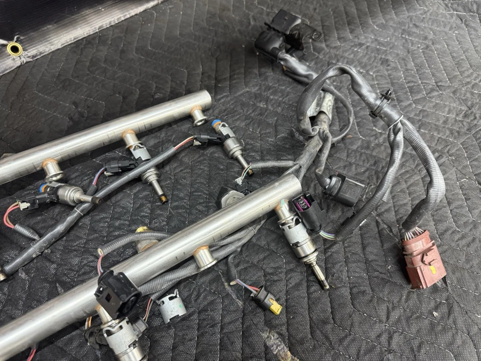 Audi R8 Plus V10 2018 OEM LH RH riel inyector de combustible falta 1 Foto 4 de 4