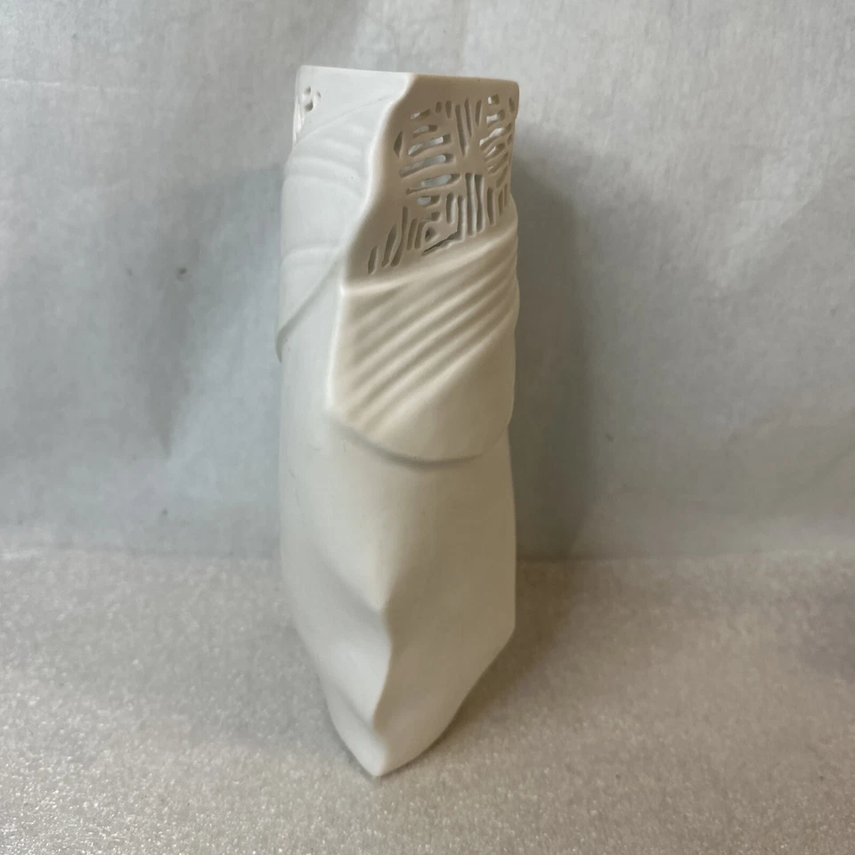 Porcelain Rosenthal White Vase Designed by Johan van Loon Ajour Top Germany - Image 4 of 4