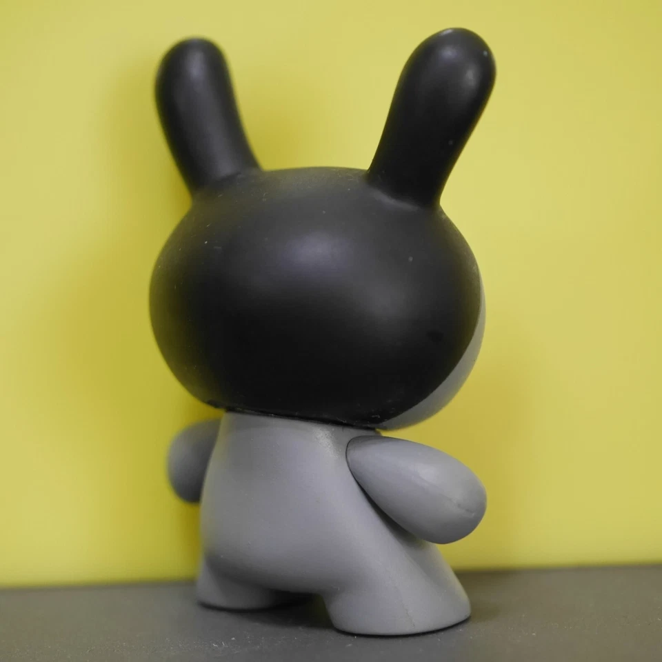 Kidrobot 3"Dunny 2004 DALEK Series Square Eyes Grey Vinyl Figure sell AS IS - Image 3 of 4