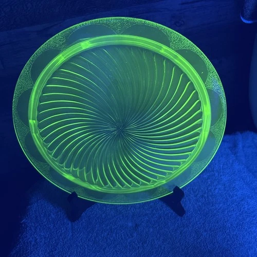 Vintage Anchor Hocking Spiral Green Uranium Glass Footed Cake Plate 10"