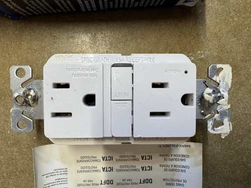 Eaton 15A GFCI Receptacle White GF15W Outlet - Picture 3 of 4