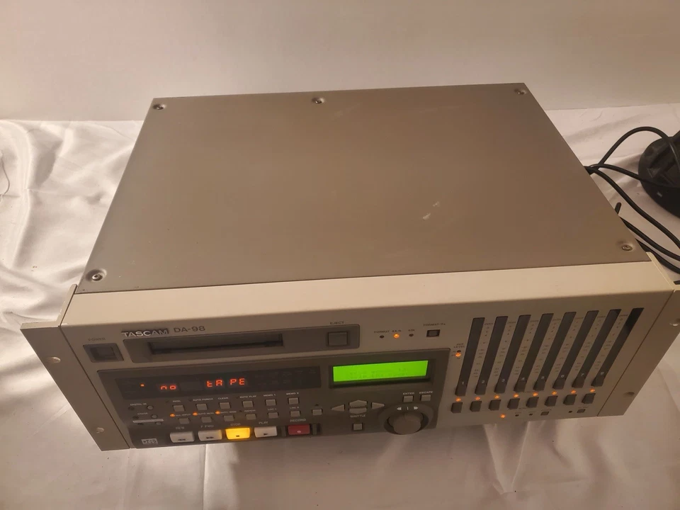Tascam DA-98 Digital Audio Multitrack Recorder Reproducer 8 Channel - For Parts - Image 2 of 4