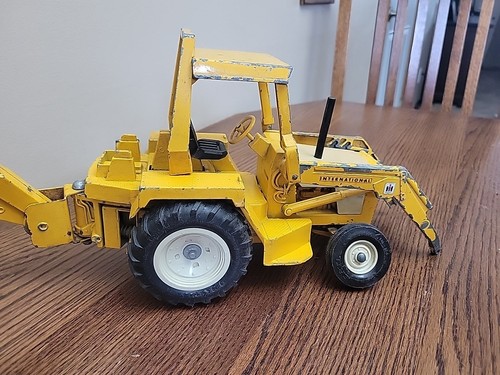 Vintage Ertl 1/16 International Harvester Tractor Loader Backhoe Diecast 1970s - Picture 5 of 12