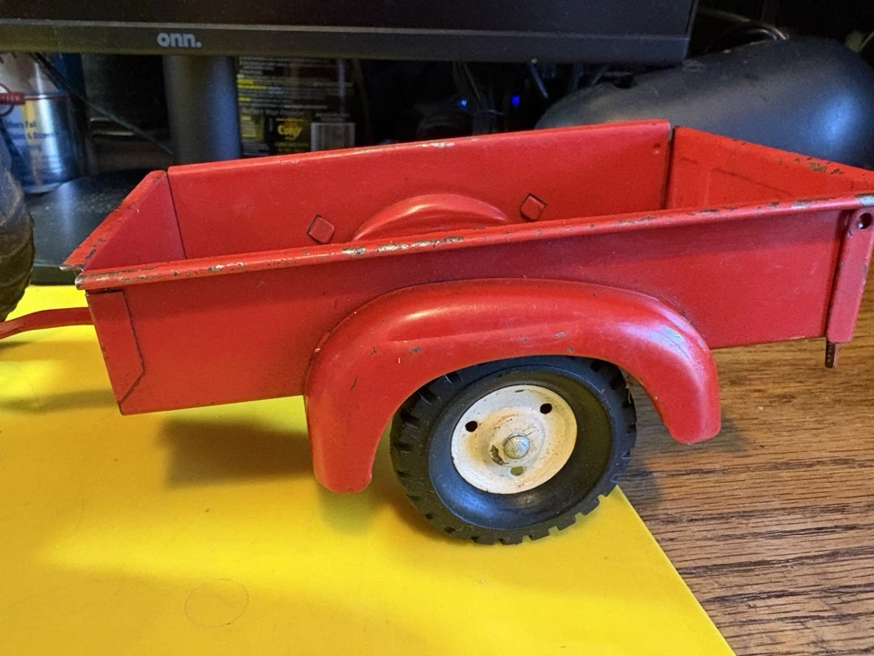 Винтажный 1960-е Tru-Scale 1:16 Красный Игрушечный Трактор + Универсальный Прицеп Хорошее Оригинальное Состояние - Изображение 3 из 4