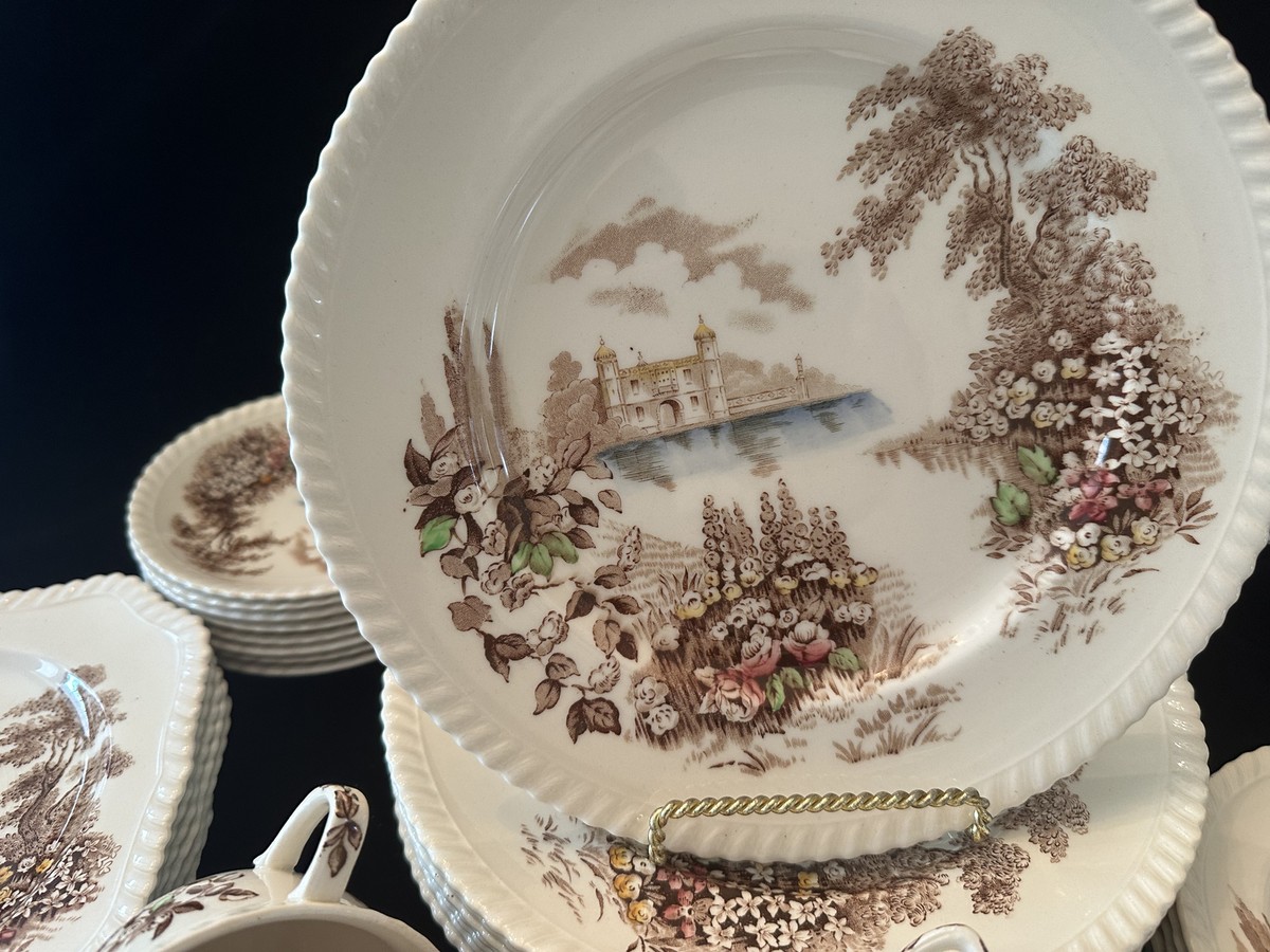 Johnson Bros Castle on the Lake Dinner service 40 pieces