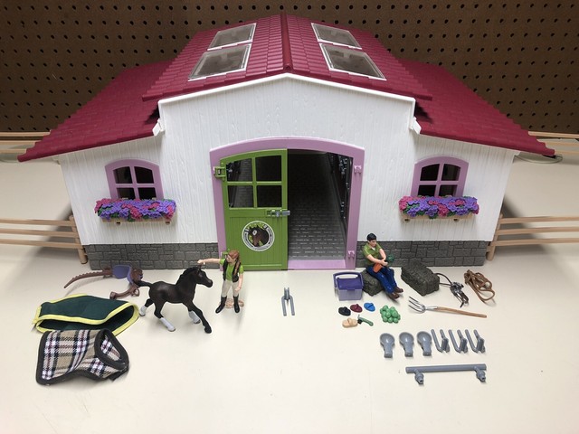 schleich horse club barn