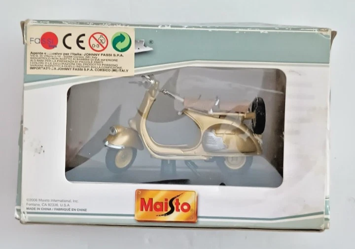 Vespa 1954 Hoffman Koningin 滑板车 Maisto 1: 18 金色 — 第 3/4 张图片