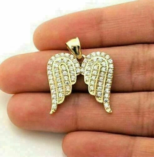 Colgante ala de ángel diamante simulado corte redondo de 2,47 quilates enchapado en oro amarillo de 14 k Foto 2 de 4