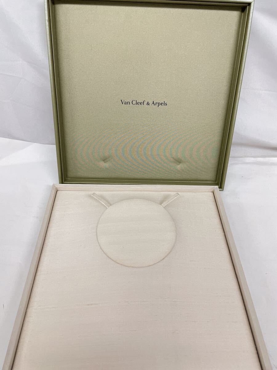 Van Cleef & Arpels necklace case travel pouch jewelry case