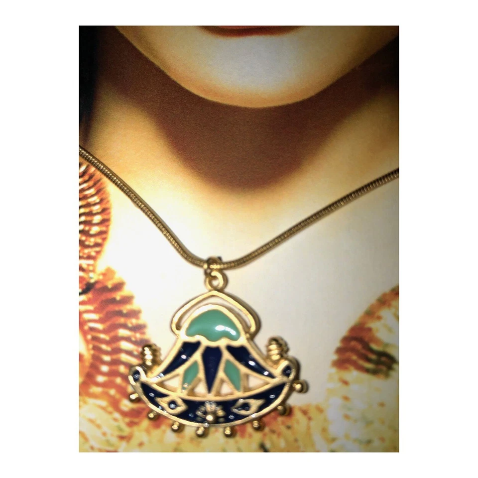 Collar Colgante Flor de Loto Azul Real y Aqua Egipcio Chapado en Oro Amarillo Foto 4 de 4