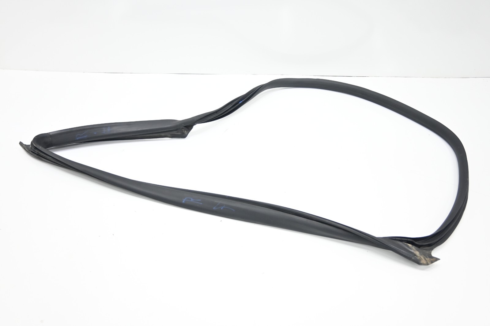 ⭐ 14-20 Maserati Ghibli Quattr Front Right Weatherstrip Rubber Gasket Seal Oem