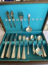 WM ROGERS MFG CO “Sovereign” IS Silver Plate Flatware Set In box