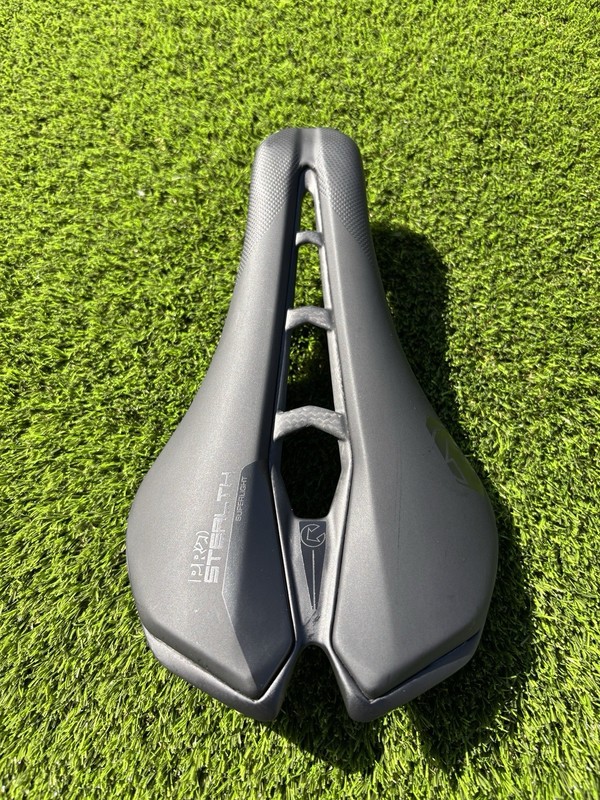 Brand New Pro Stealth Superlight Carbon Saddle 142mm
