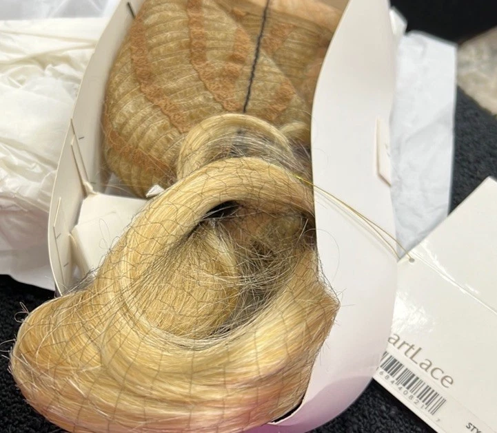 Peluca Jon Renau Larga Zara En Jarabe Miel Rubia Nueva Con Etiquetas Sin Caja Libre Peluca Colgador Foto 3 de 3