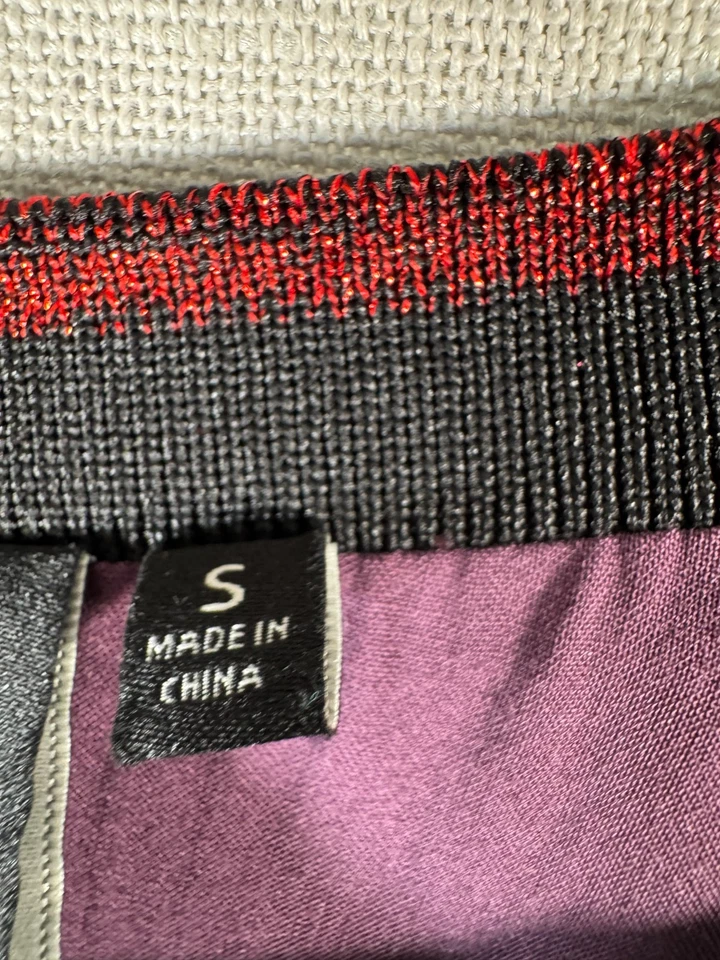 NANETTE LEPORE SEQUIN Flower Top Small PARTY Shirt Short Sleeves Lined Crew neck - Image 3 of 4