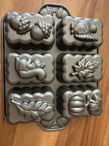 Nordic Ware Harvest Mini Loaf Pan - 5-Cup Gold, Durable Non-Stick Bakeware