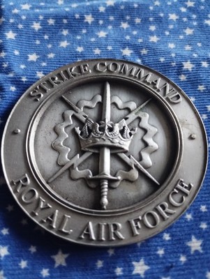 Seltenes Vintage großes Royal Air Force Strike Command Cast Abzeichen (B4)