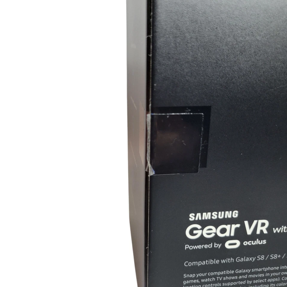 Samsung Gear VR Headset for Phone Powered by Oculus with Controller SM-R324 - Image 4 of 4