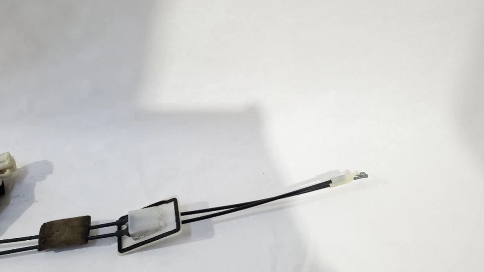 Atuador de trava de porta traseira esquerda fabricante de equipamento original 2003 Infiniti Q45 - Imagem 2 de 4