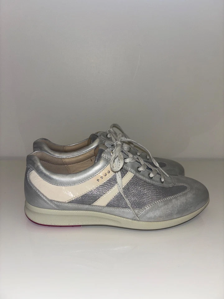 Zapatos de golf Ecco para mujer talla 8/38 zapatillas acolchadas de cuero plateado Foto 3 de 4