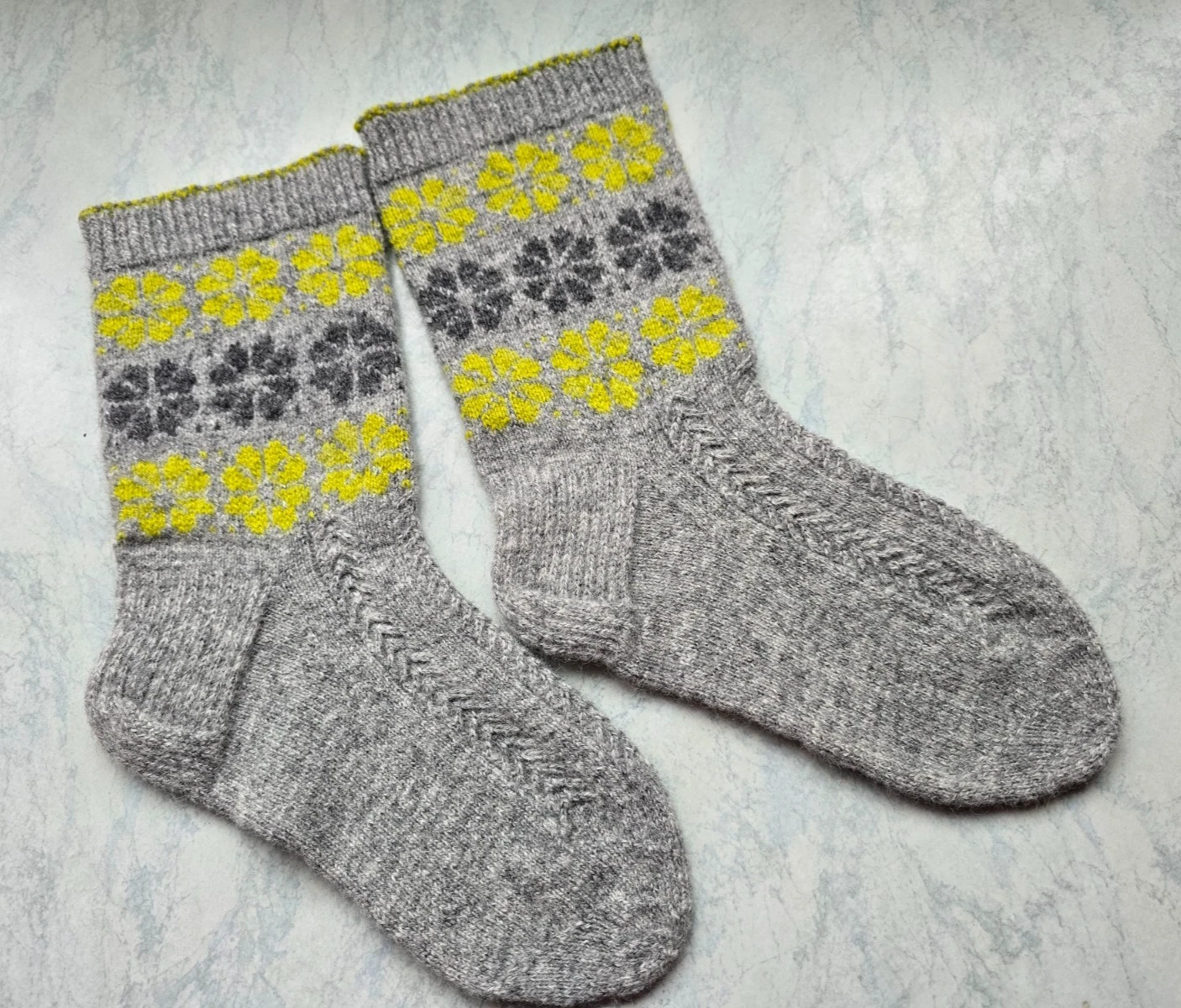 Hand-Knitted 100 % Natural Wool Socks Warm Long Winter Casual Gift Women Nordic