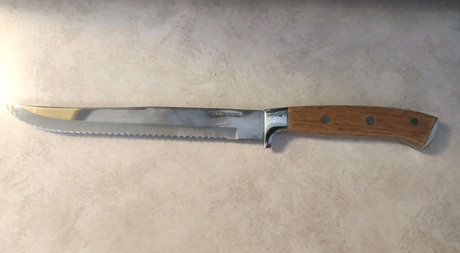 STAINLESS STEEL 8" Serrated BLADE KITCHEN KNIFE Slicer. 13" Overall Length.