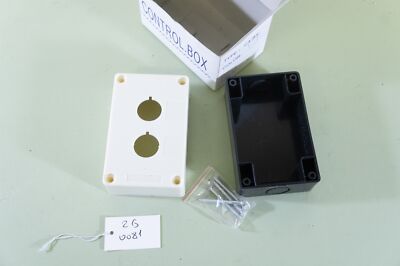 Suns International CA-BX2 White Pushbutton Enclosure 2 Hole 2.5x2.75x4.75 New