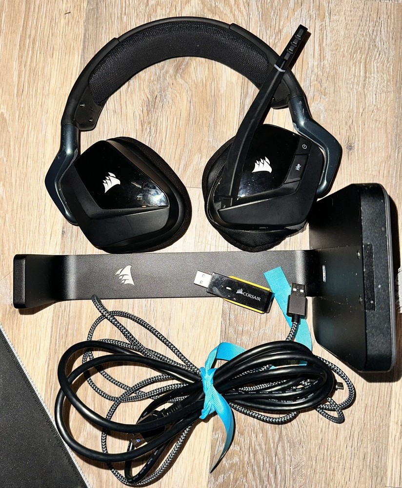 #5S Corsair RDA0011 Wireless Premium Gaming Headset & Corsair Premium Stand