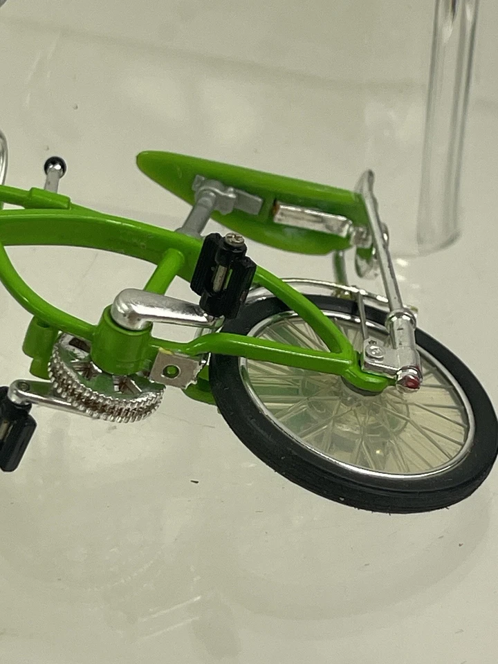 BICICLETA FUNDIDA A PRESIÓN ESCALA BRILLANTE Verde Schwinn Pea Picker 3"" de largo Foto 3 de 4