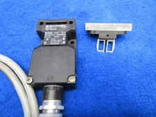 Schmersal AZ 16 zvrk Safety Switch and Key, M16 Cable Entry hardware included