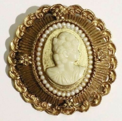Belle broche couleur or camée buste féminin ocre et beige
