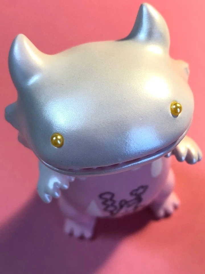 Sofubi colaboración Byron Milkboy Foto 3 de 4